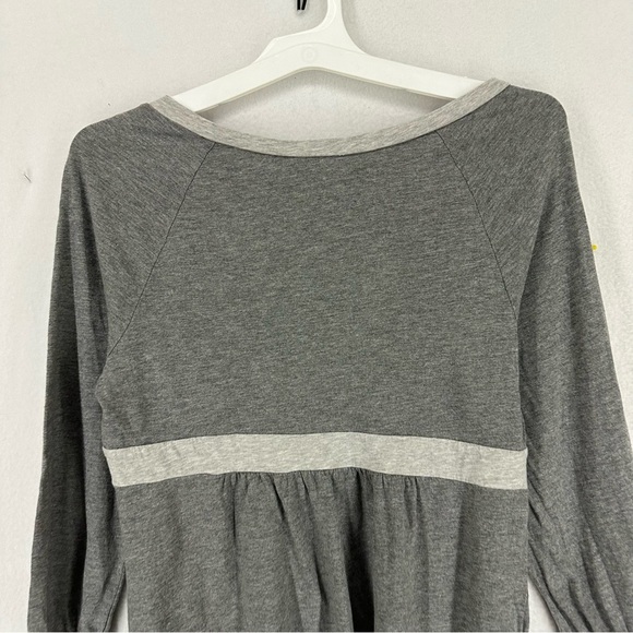 New York & Company Sport Long Sleeve V Neck T Shirt Womens Medium Grey - Picture 7 of 9